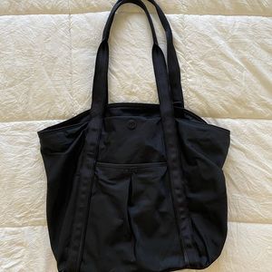 Lululemon black tote bag. In great condition.